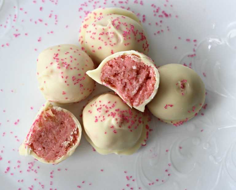 white chocolate strawberry truffles