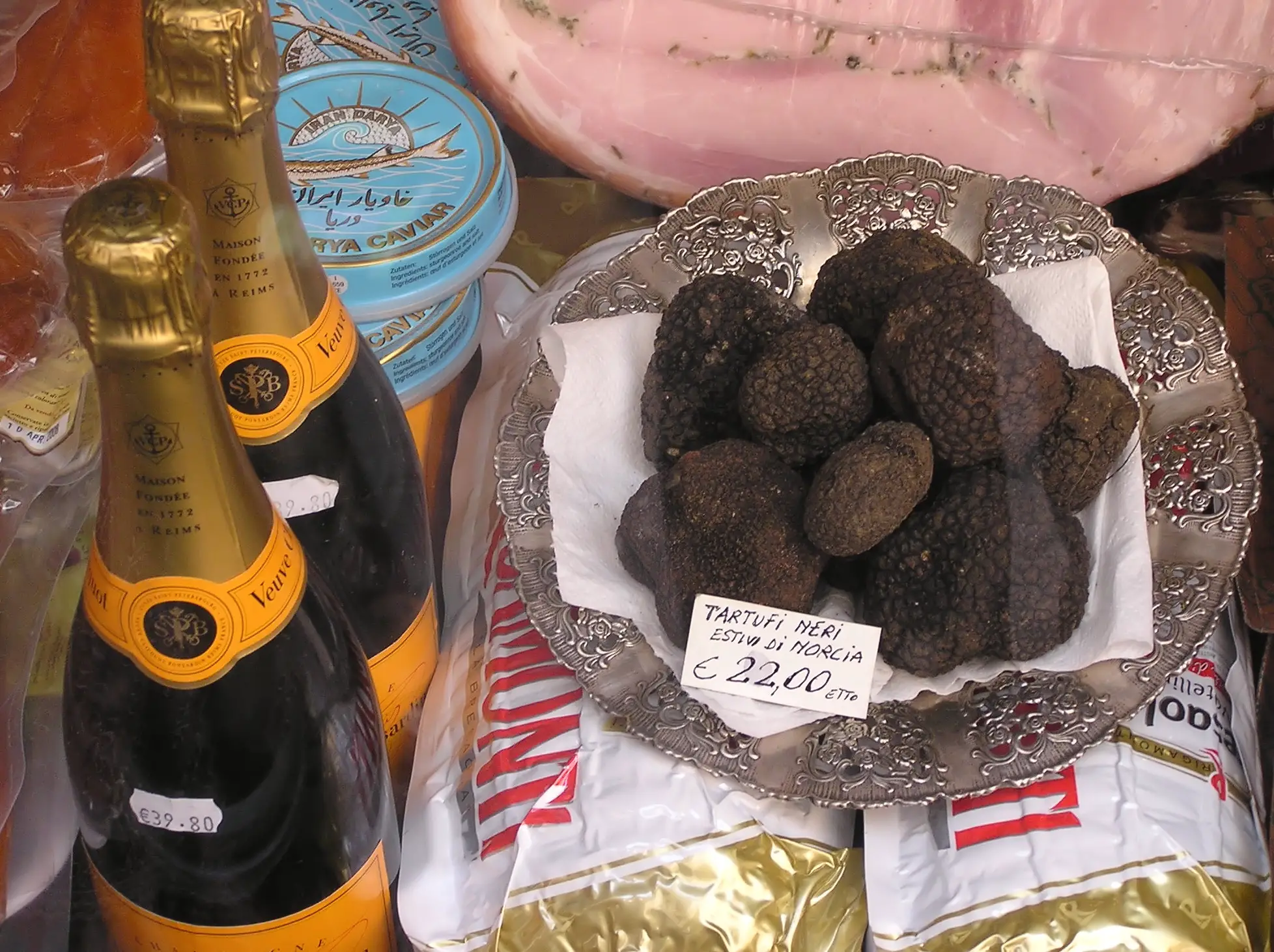 what does a black truffle taste like
